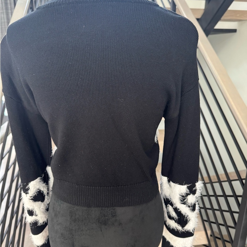 New Black and White Animal Print Sweater size S - Picture 8 of 9